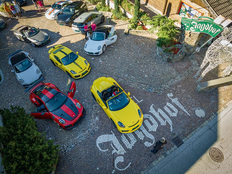 A highlight of the Jagdhof calendar: the Porsche Meetup Several sports cars parked on cobblestone courtyard with Hotel Jagdhof sign